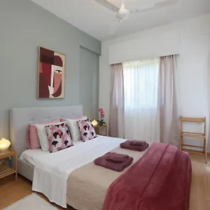 Cozy In Near Foinikoudes Larnaca