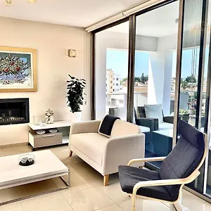 דירה The Penthouse 401, לרנקה